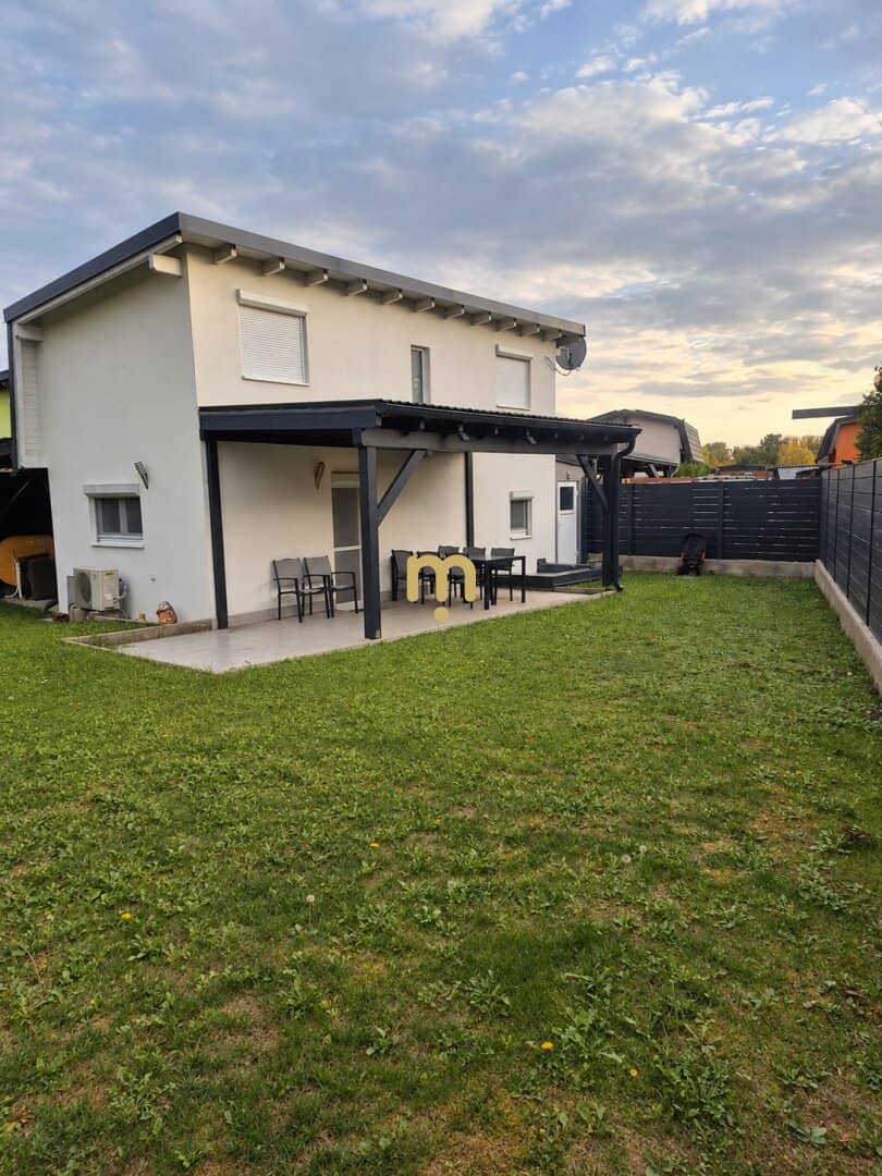EIGENGRUND | gepflegtes Kleingartenhaus mit 5 Zimmern, Garten & Doppel-Carport in Stockerau