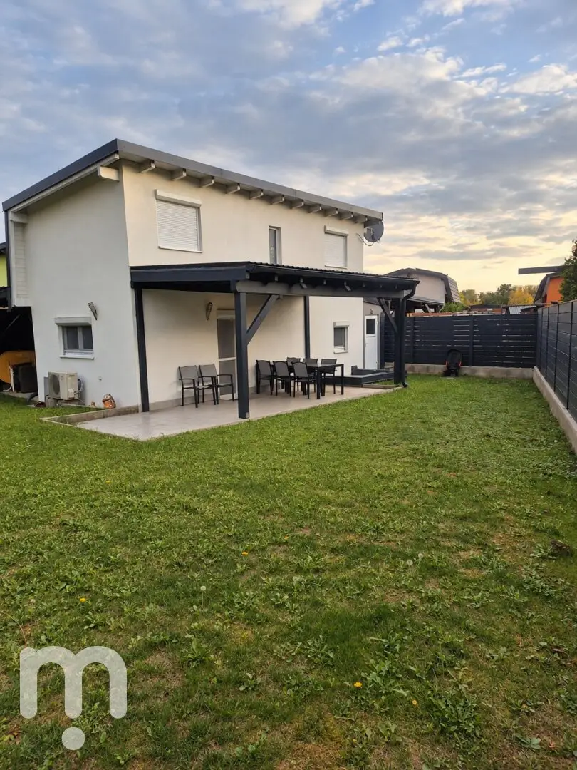 EIGENGRUND | gepflegtes Kleingartenhaus mit 5 Zimmern, Garten & Doppel-Carport in Stockerau