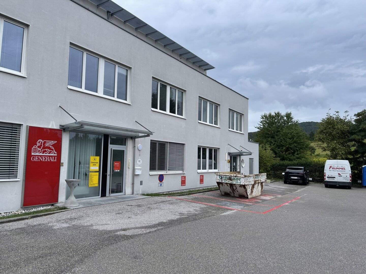 Arbeiten in Toplage: Repräsentative Büro- oder Praxisräume im Neubau – barrierefrei & zentral mit Stellplätzen