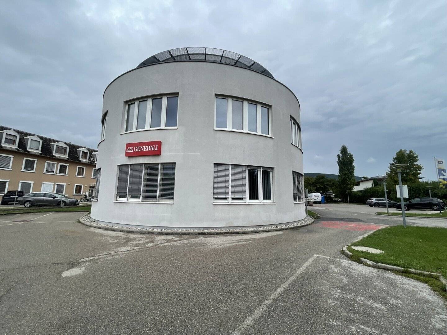 Arbeiten in Toplage: Repräsentative Büro- oder Praxisräume im Neubau – barrierefrei & zentral mit Stellplätzen