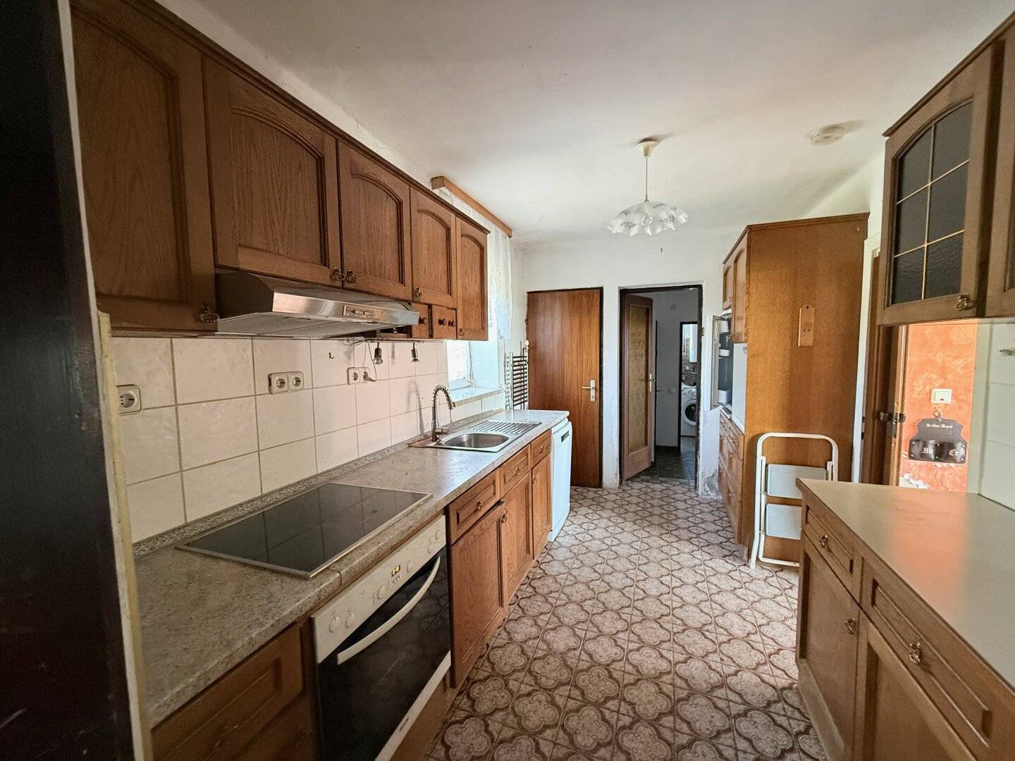 1.205 m² Bauland mit sanierungsbedürftigem Wohnhaus, Scheune, PV-Anlage