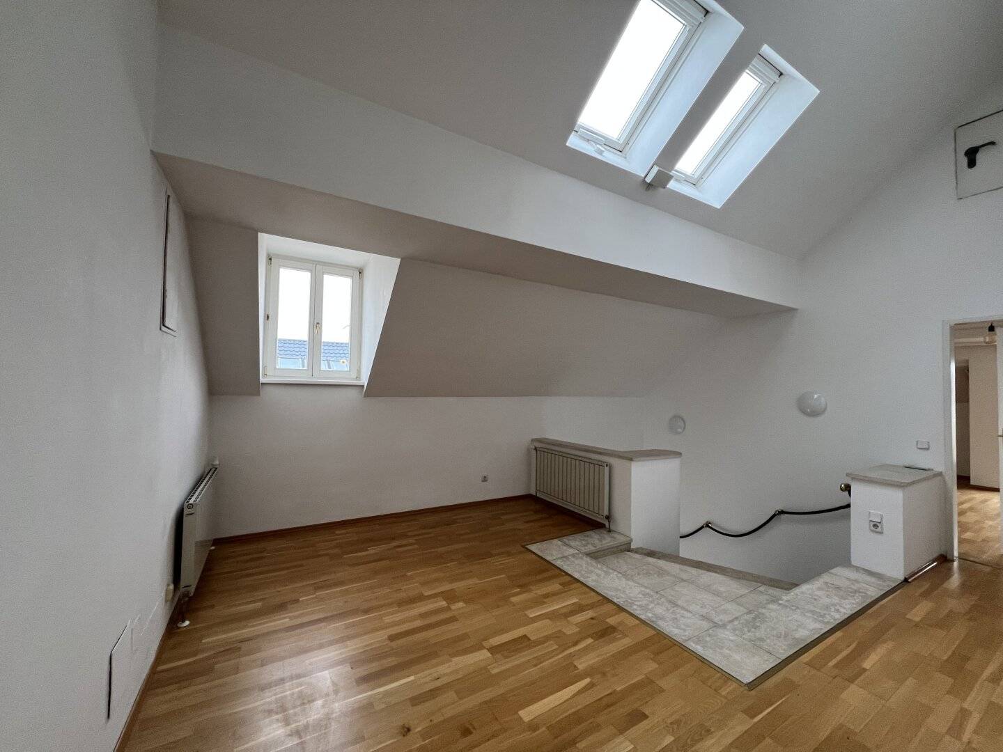 Lichtdurchflutete Dachresidenz mit Weitblick im Herzen von Baden