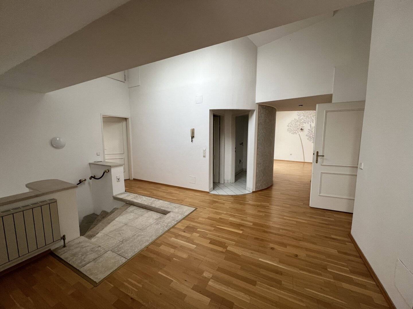 Lichtdurchflutete Dachresidenz mit Weitblick im Herzen von Baden