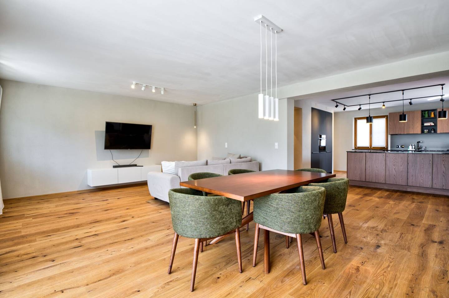 "Attraktiver Preis" Sanierte Gartenwohnung, ca. 130 m² Wohnfläche Garage & Pelletsheizung!
