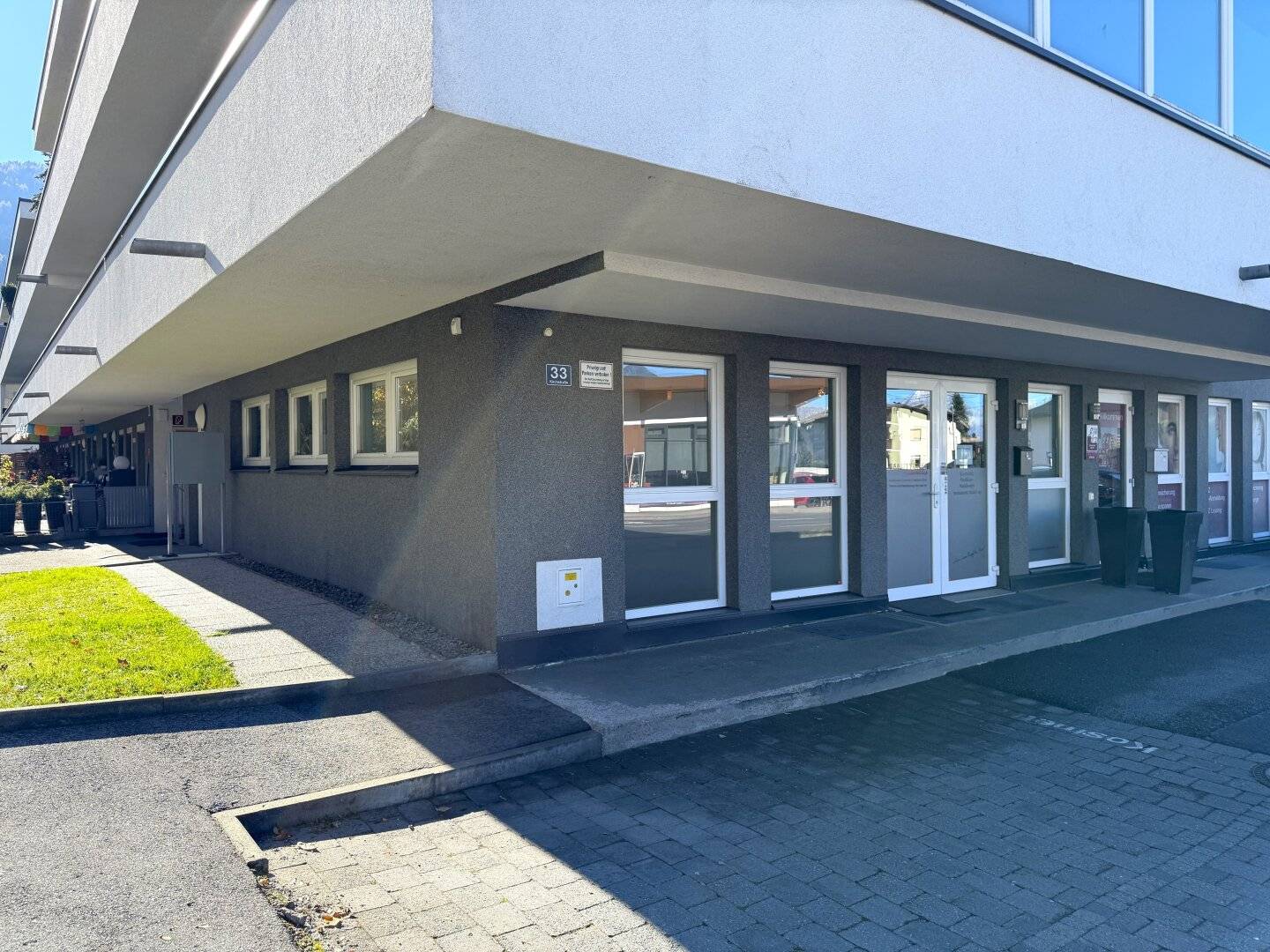 ZENTRAL GELEGENES GESCHÄFTSLOKAL  MIT PERFEKTER ANBINDUNG IN GÖTZENS