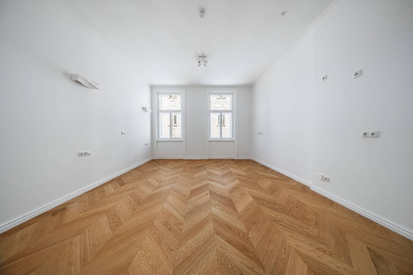Wohnung Altbaucharme mit Balkon und Dachterrasse