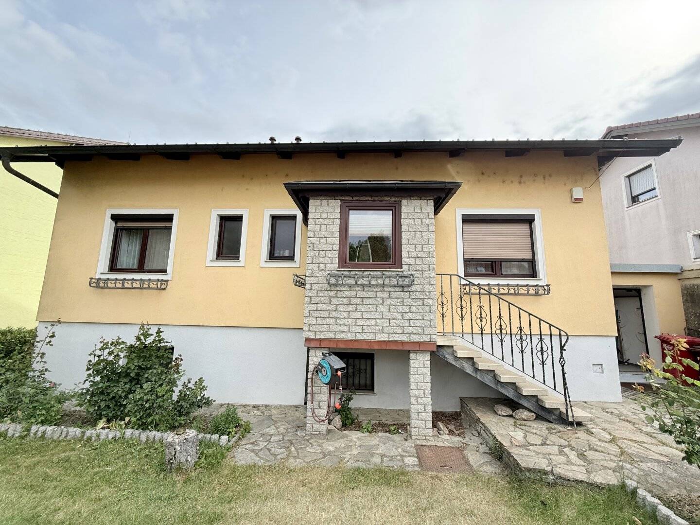 Einfamilienhaus mit Garten & Garage nahe Wien – Enzersfeld