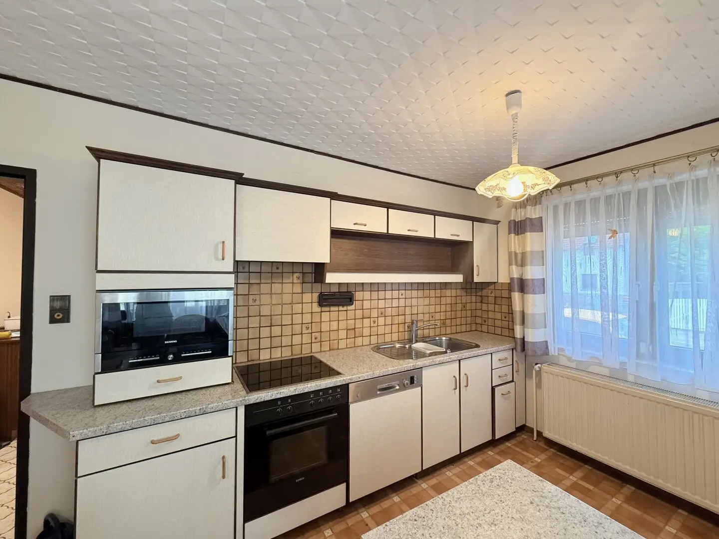 Einfamilienhaus mit Garten & Garage nahe Wien – Enzersfeld
