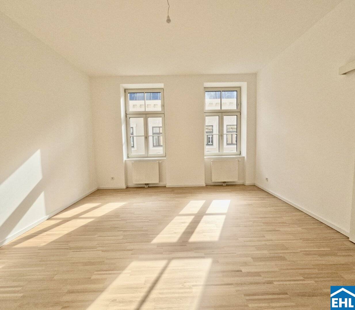 Historischer Charme trifft zeitgemäßen Wohnkomfort – Stilaltbau mit Terrasse in prämiertem Stadthaus