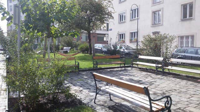 Helle Räume und grün vis a vis