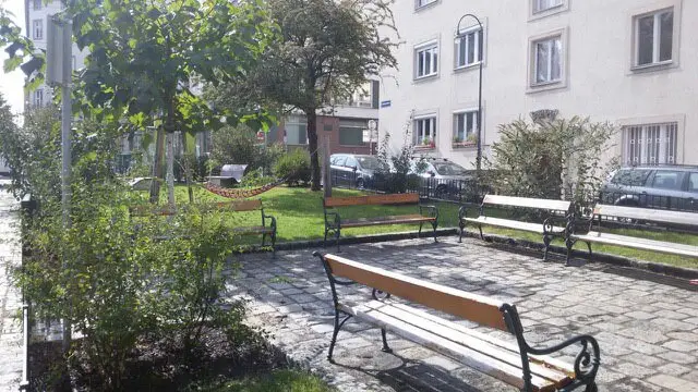 Helle Räume und grün vis a vis