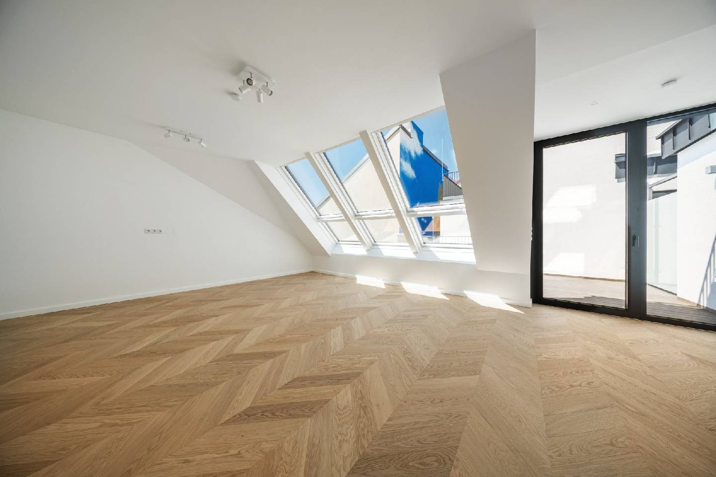 Dachgeschosswohnung mit Balkon im ruhigen Innenhof