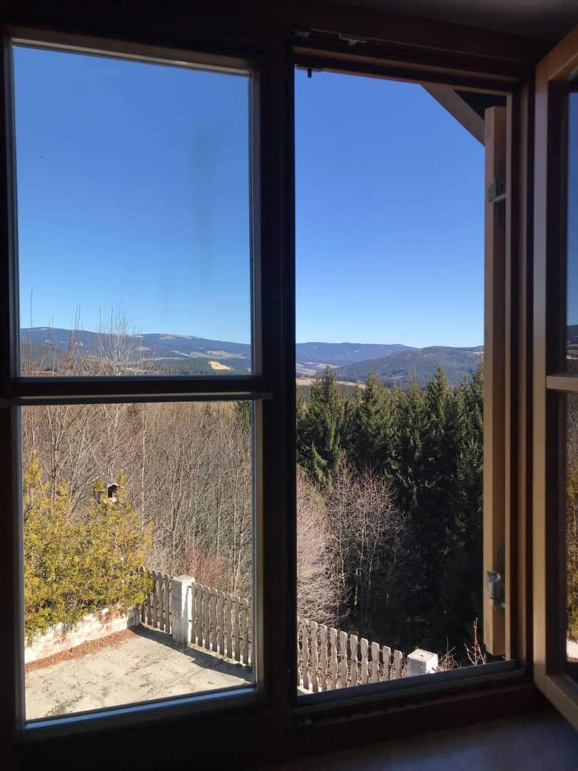 Malerisch gelegen, mit Wald- und Wiesenblick, in Streusiedlung