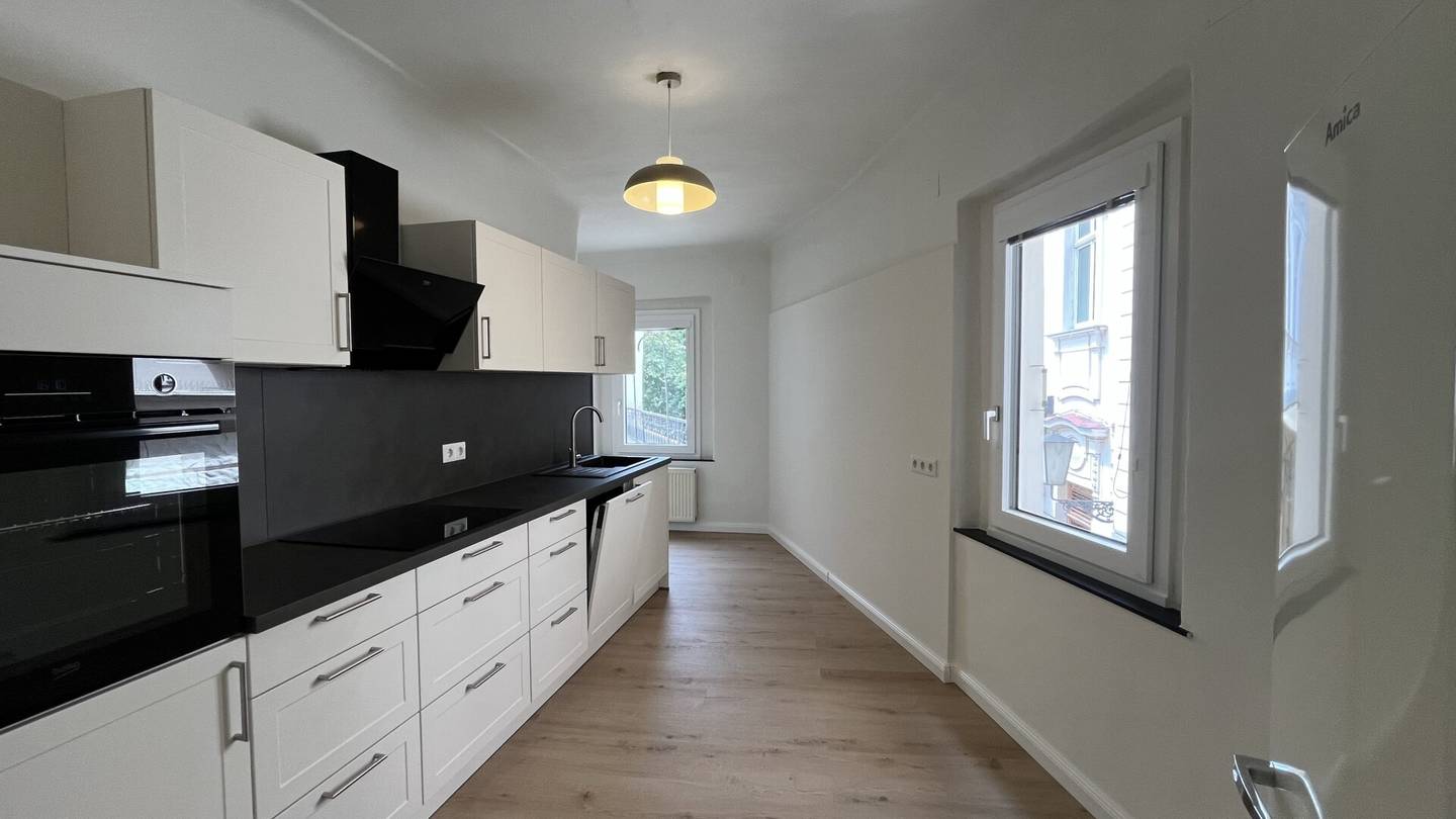 Erstbezug nach Sanierung: Wunderschöne Wohnung mit Altbaucharme direkt am Hauptplatz! In 2700 Wiener Neustadt