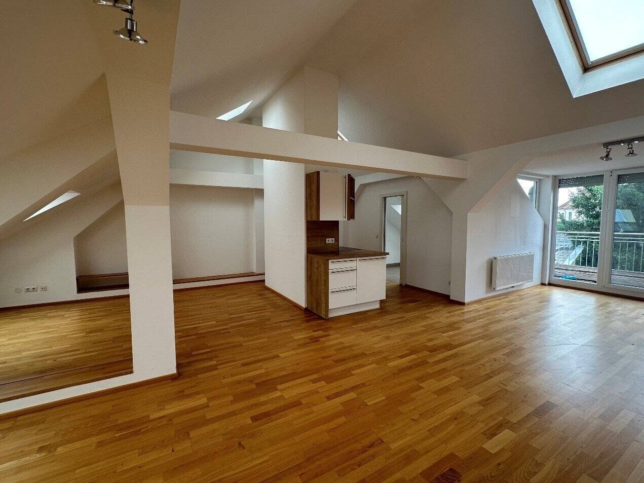 Wohntraum mit Freiraum: Lichtdurchflutete Wohnung mit großer Terrasse! WG-geeignet! In 2700 Wiener Neustadt