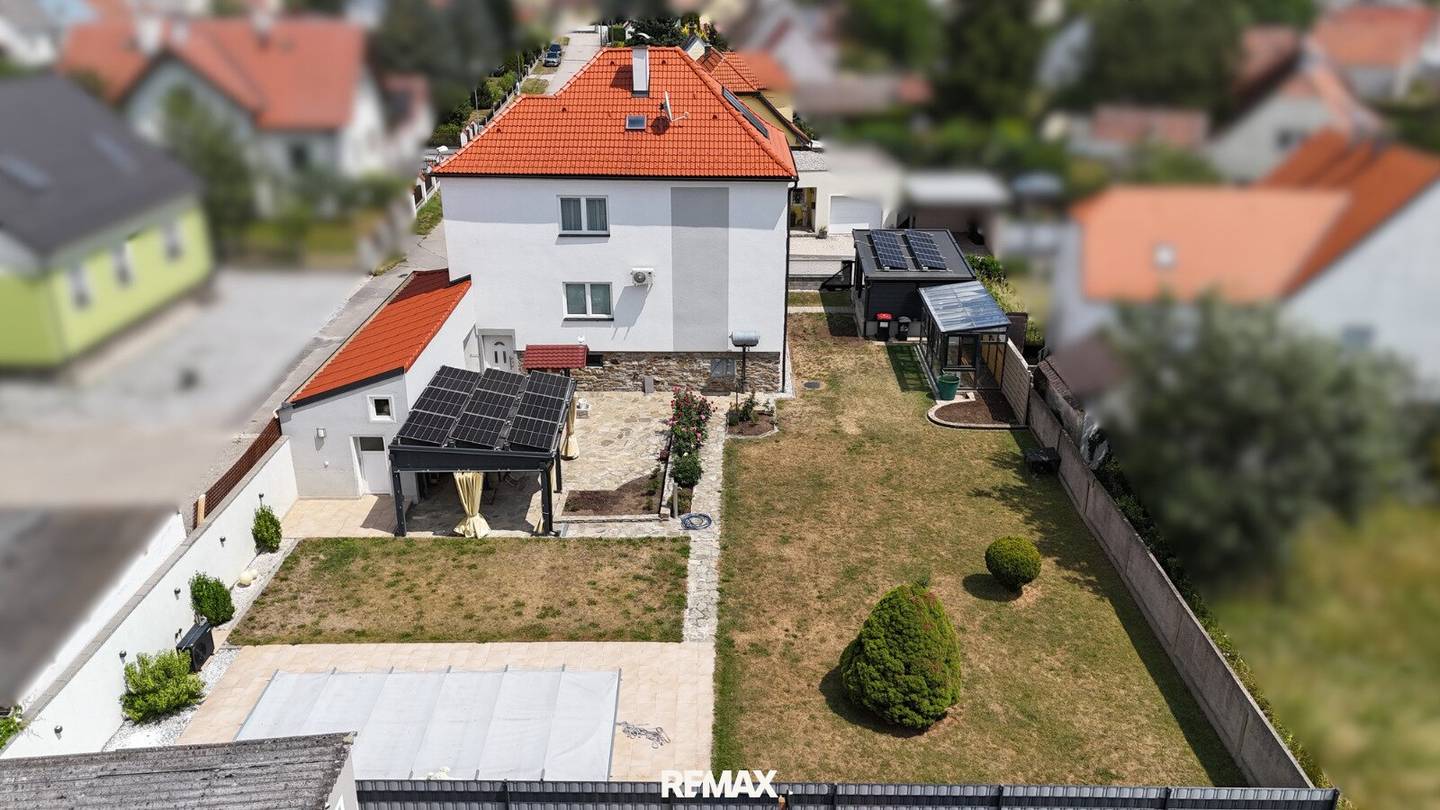 Renoviertes Haus mit Pool, PV + Solar-Anlage