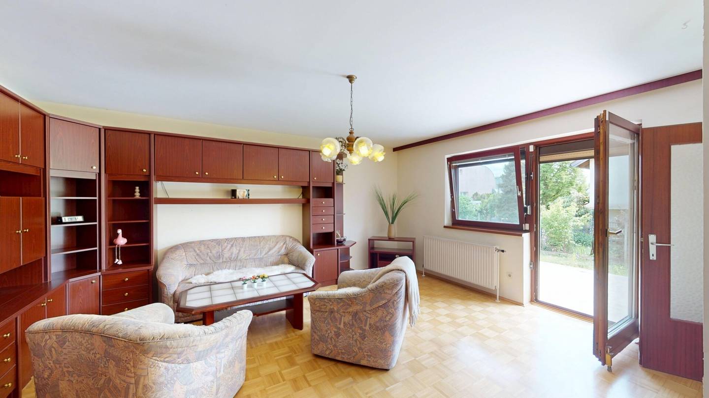 Charmantes Einfamilienhaus mit Garten und Garage in Wien-Eßling – mit Modernisierungspotenzial