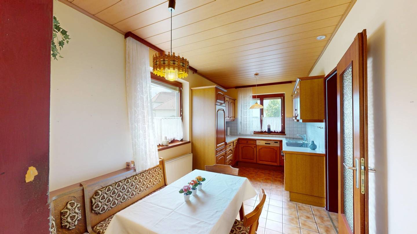 Charmantes Einfamilienhaus mit Garten und Garage in Wien-Eßling – mit Modernisierungspotenzial