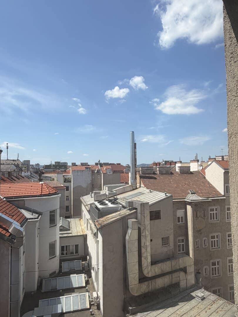 Modern renovierte 3-Zimmer-Wohnung mit Fernblick, 78m², 6. Etage in 1100 Wien um 355.000 €