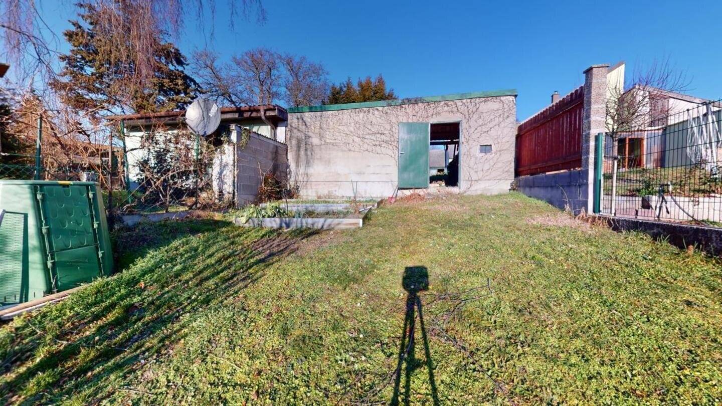 Althaus und Garten mit Perspektive