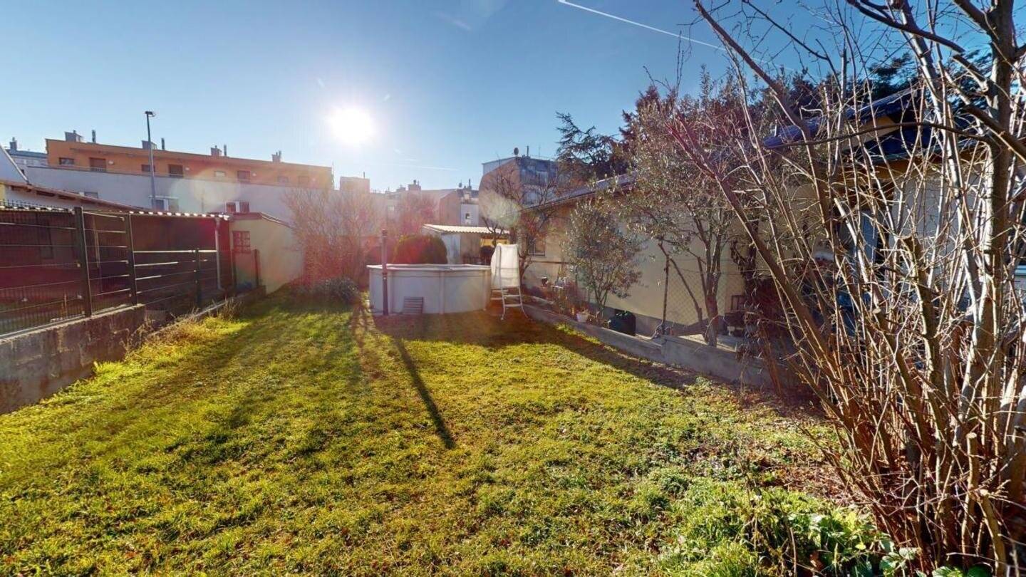 Althaus und Garten mit Perspektive