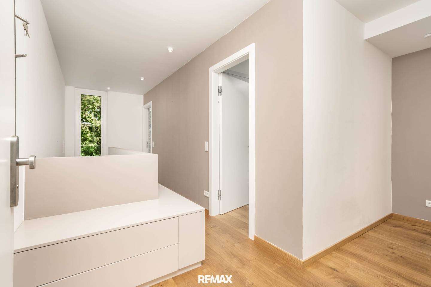 Ruhe, Grün & Luxus: 4-Zimmer- Maisonette mit 172 m² Garten und Pool