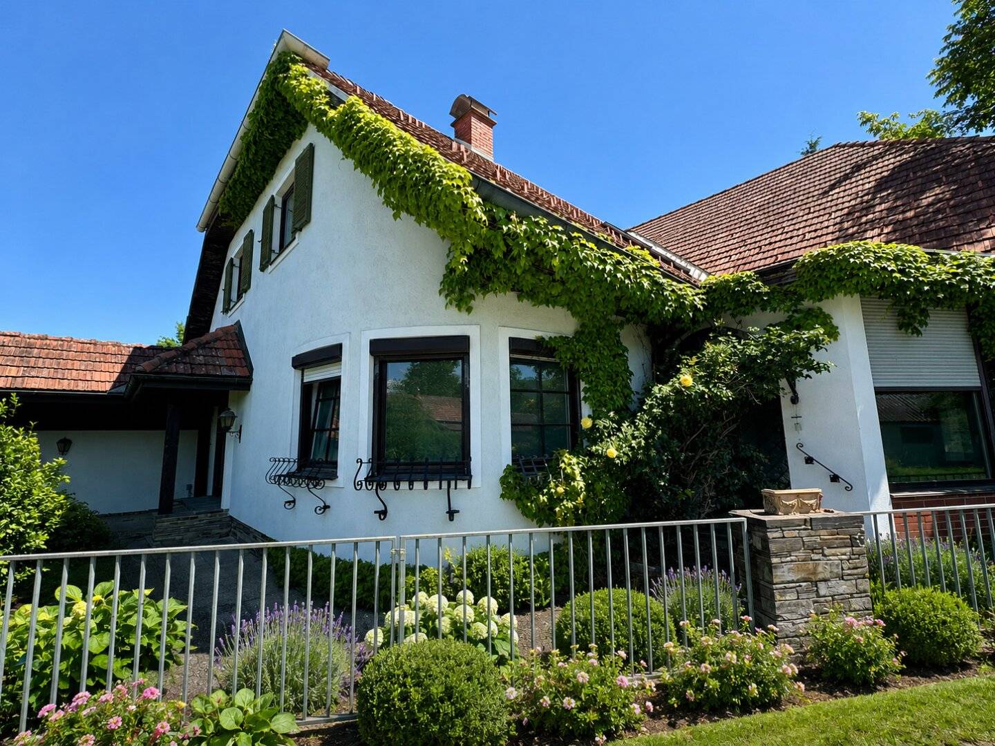 Ein Zuhause mit Raum für große Pläne: Großzügiges Wohnhaus auf ca. 1.419 m² Grundstück mit Wintergarten, Garten, Garage und vielseitigem Potenzial für Familie, Homeoffice und neue Wohnideen