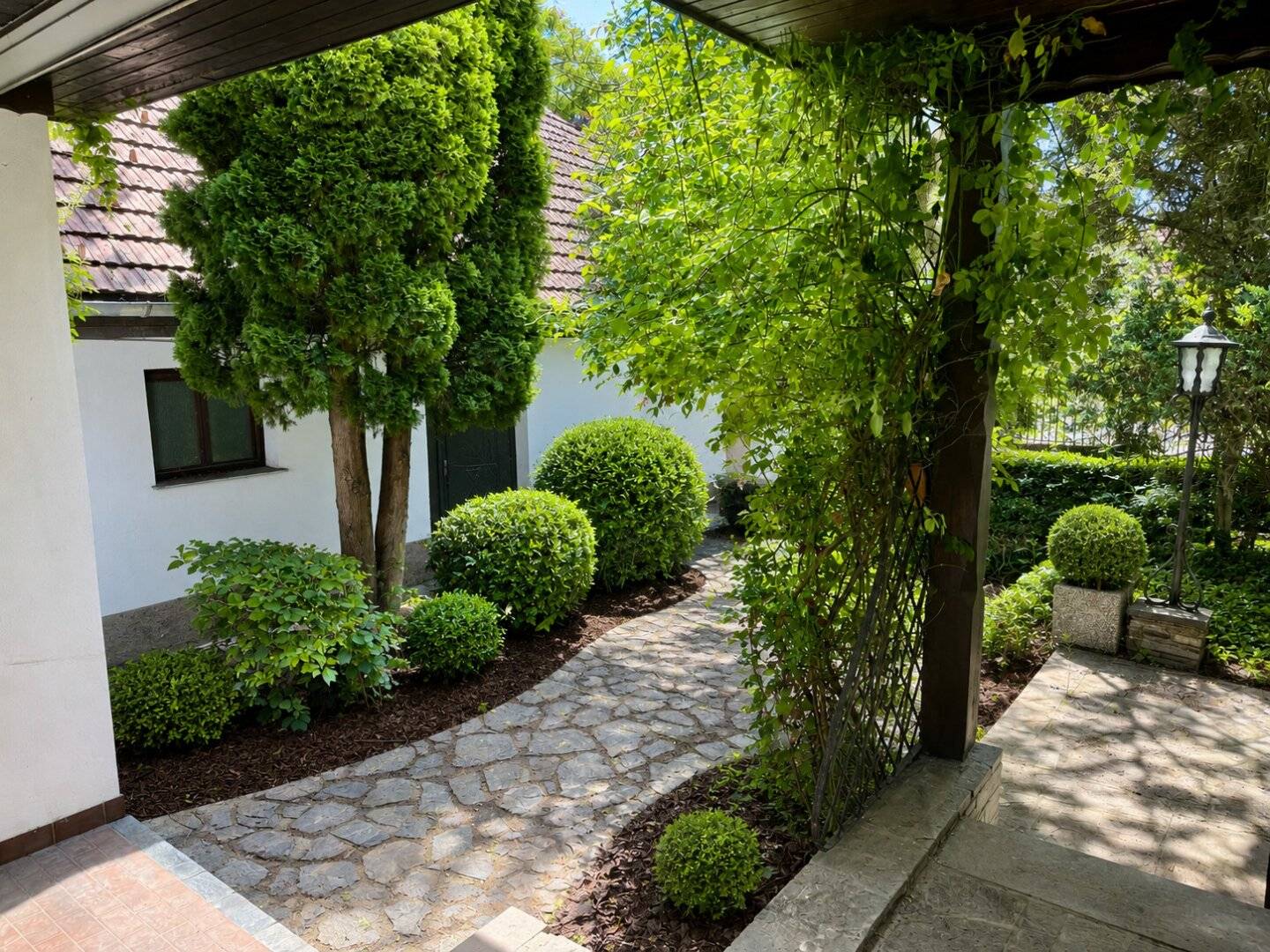 Ein Zuhause mit Raum für große Pläne: Großzügiges Wohnhaus auf ca. 1.419 m² Grundstück mit Wintergarten, Garten, Garage und vielseitigem Potenzial für Familie, Homeoffice und neue Wohnideen