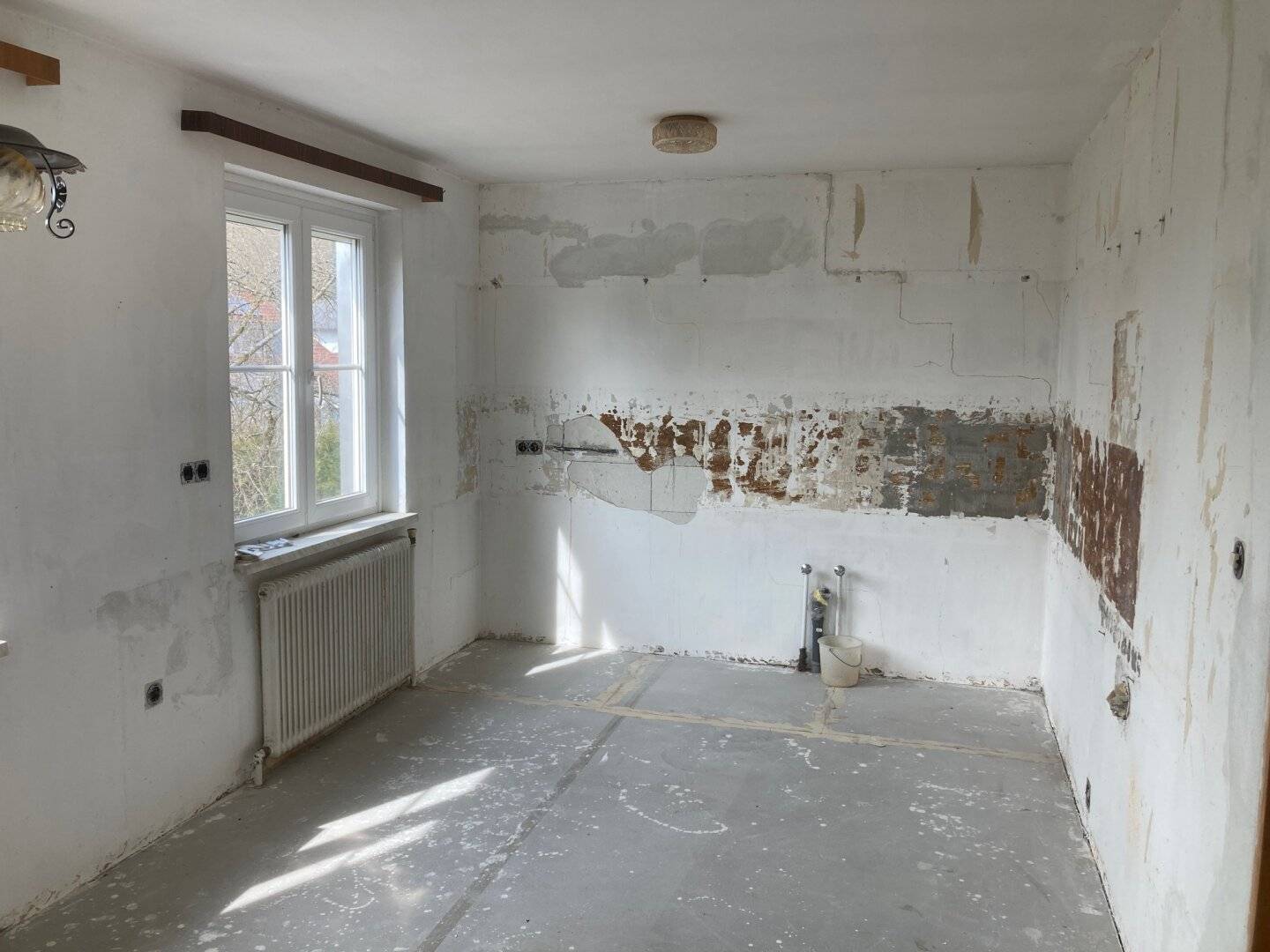 Zweifamilienhaus mit Doppelgarage und großen Garten