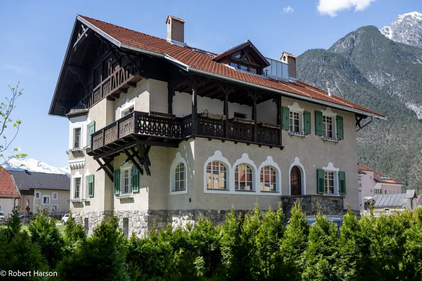 Exklusive Villaeinheit mit hist. Stube und zeitgemäßem Wohnkomfort | TOP 02 | Villa Haueis Zams