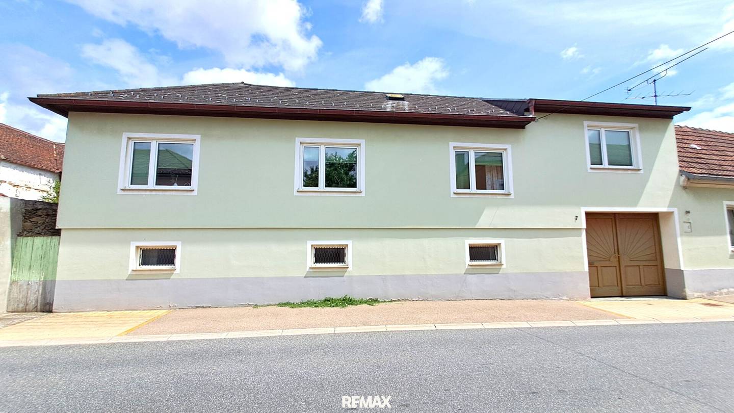 Vierkanthof mit uneinsichtigem Innenhof und 2 großen Stadeln