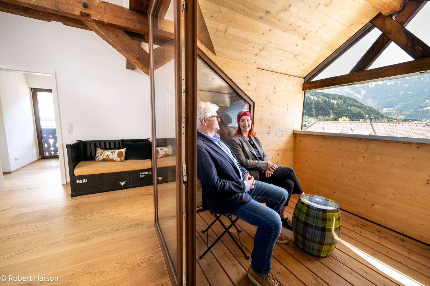 Loftatelier mit West Loggia und historischem Dachstuhl | TOP 04, 3-Zimmer-Atelier im Dachgeschoss der Villa Haueis im Zentrum von Zams Tirol