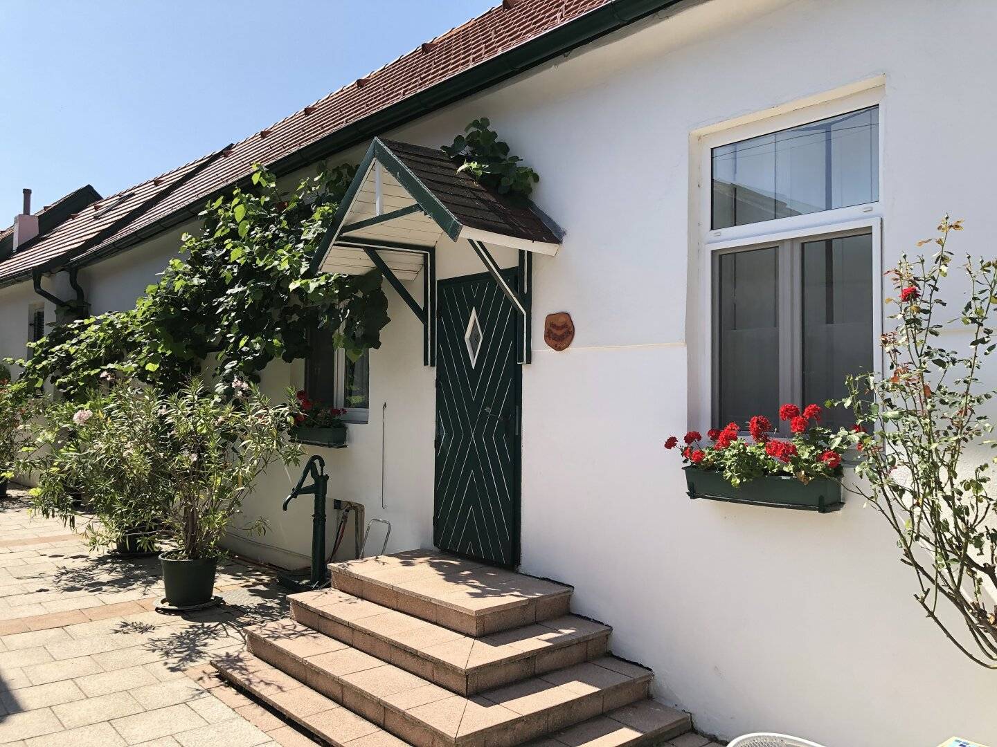 Traditioneller burgenländischer Streckhof mit Stadl in Weiden am See