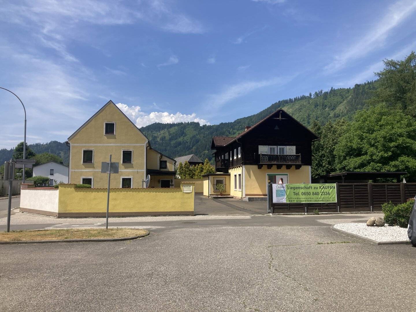 Wohnhaus mit Gästehaus