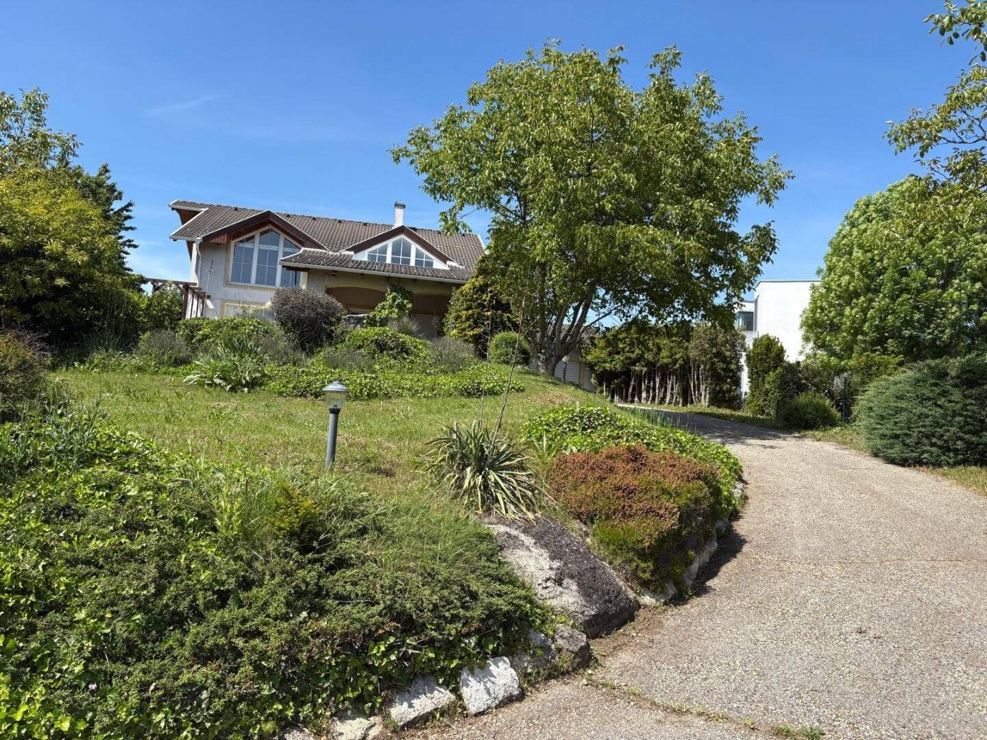 Ruheoase mit Seeblick - großzügiges Einfamilienhaus über dem Pusztawohnpark in Breitenbrunn