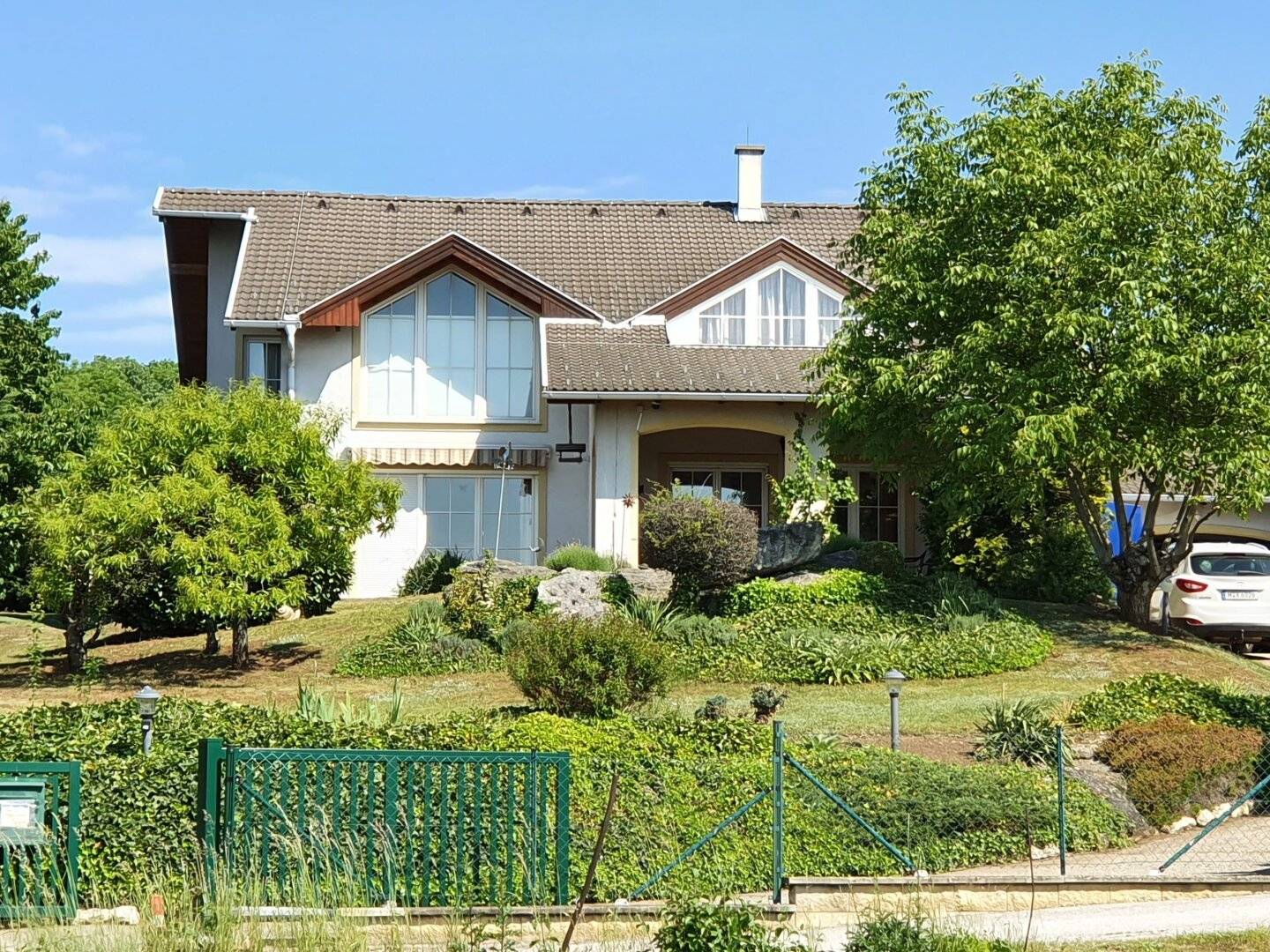 Ruheoase mit Seeblick - großzügiges Einfamilienhaus über dem Pusztawohnpark in Breitenbrunn