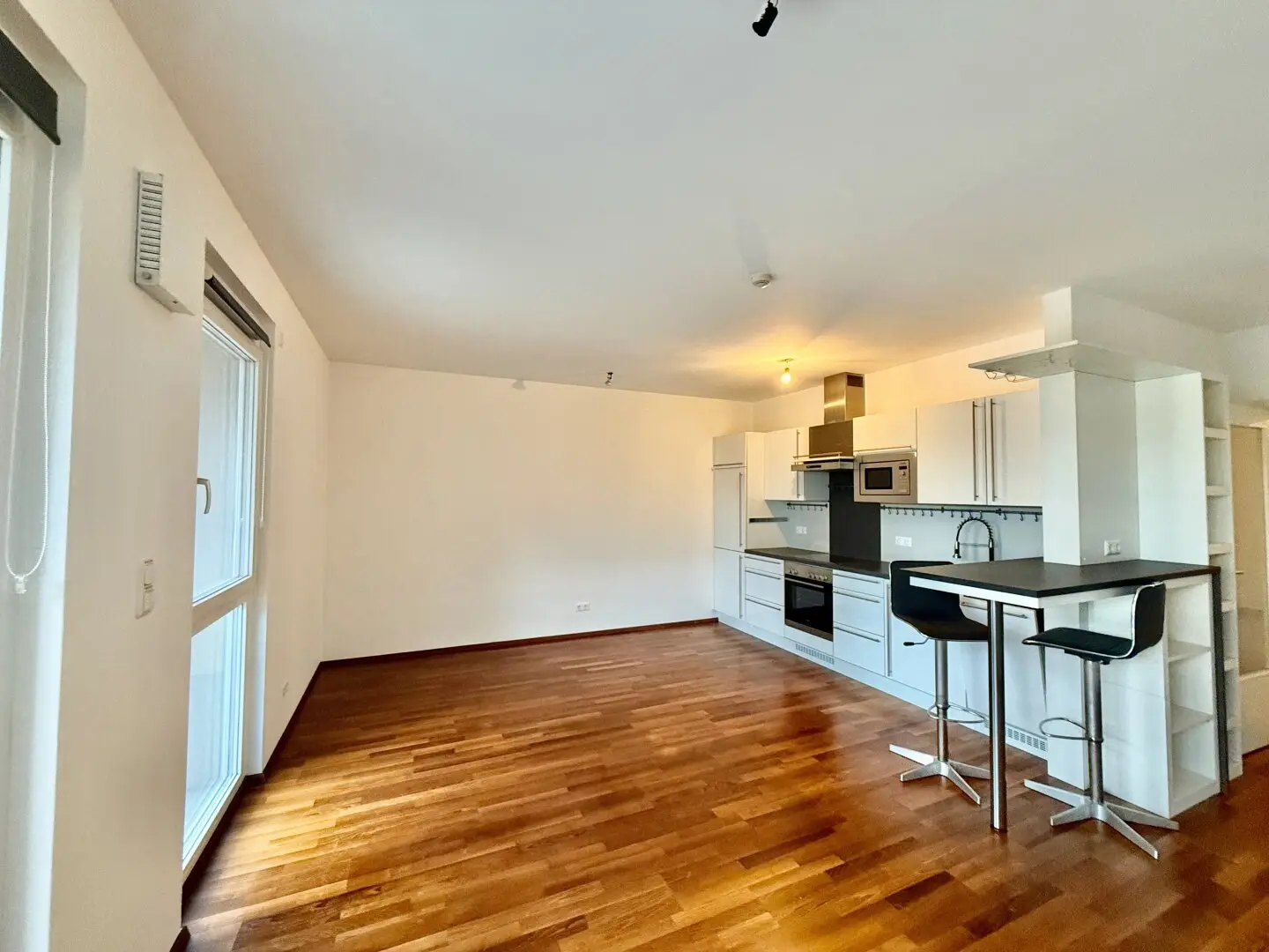 2-Zimmer-Wohnung mit großer Terrasse & 2 Stellplätzen