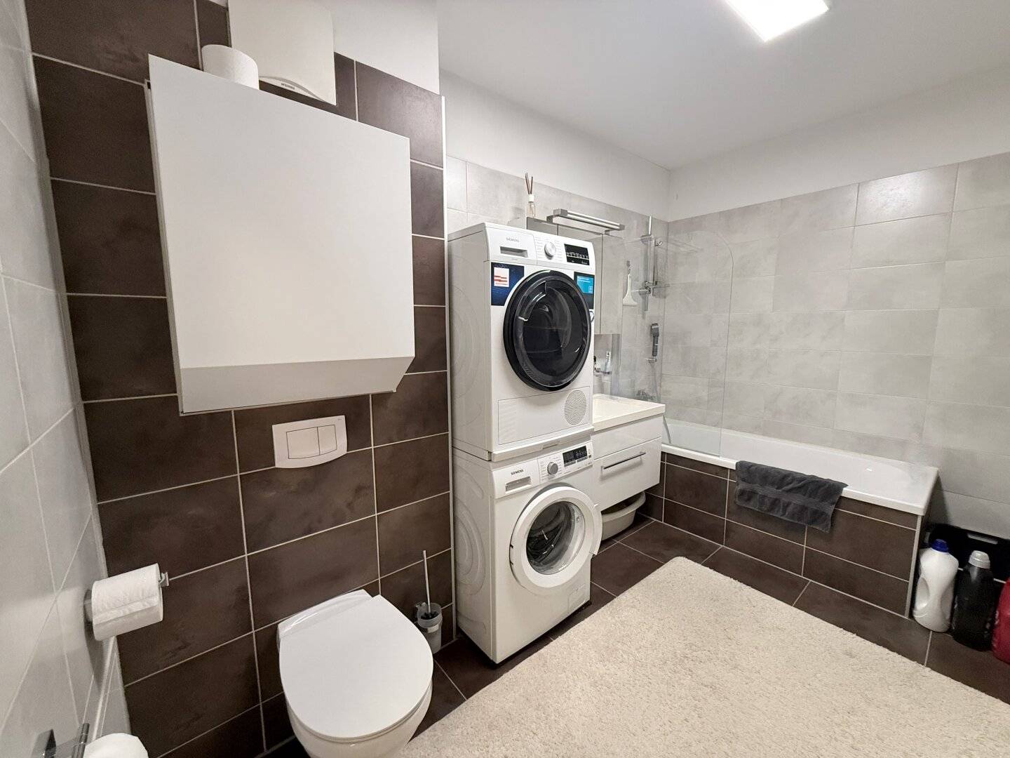 2-Zimmer-Wohnung mit großer Terrasse & 2 Stellplätzen