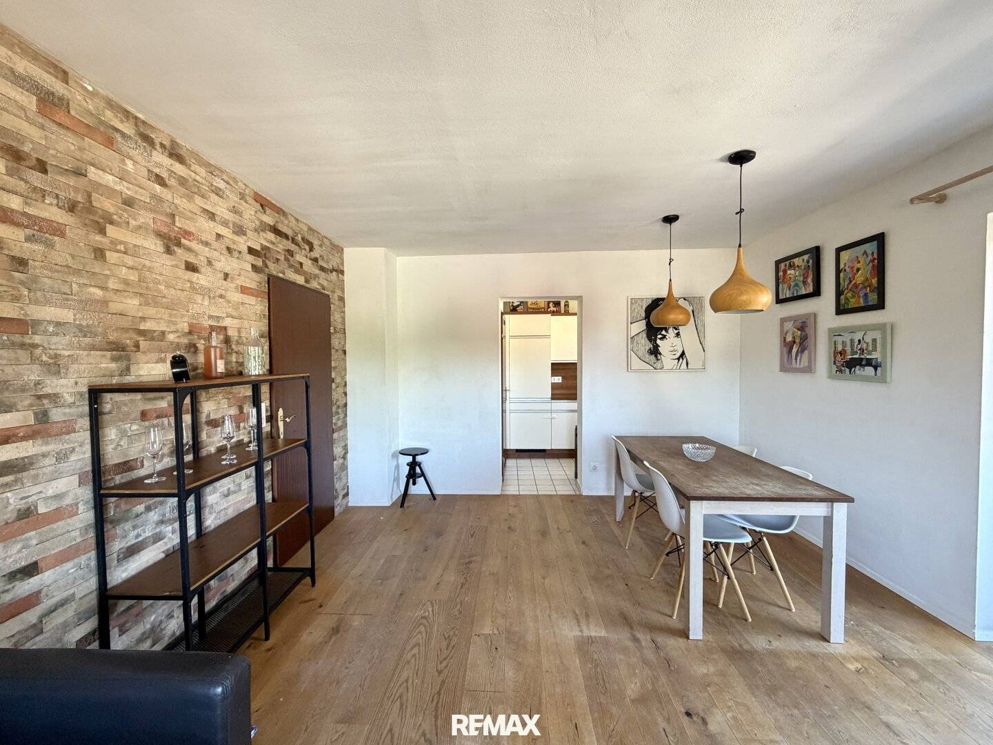 Attraktive 3-Zimmer-Wohnung im Dachgeschoss mit Carport
