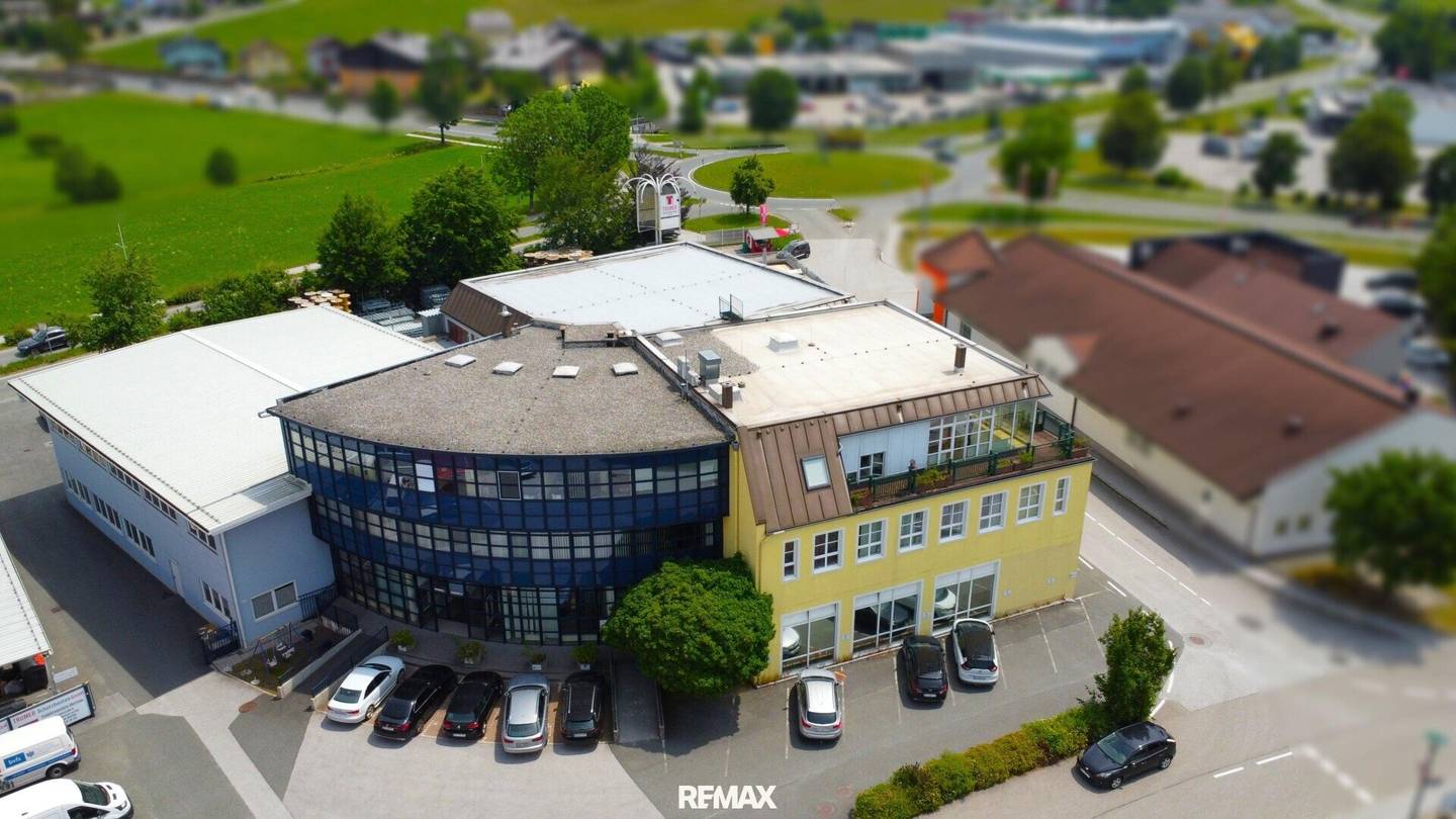 Modernes Büro mit großzügiger Terrasse im Gewerbegebiet Obertrum