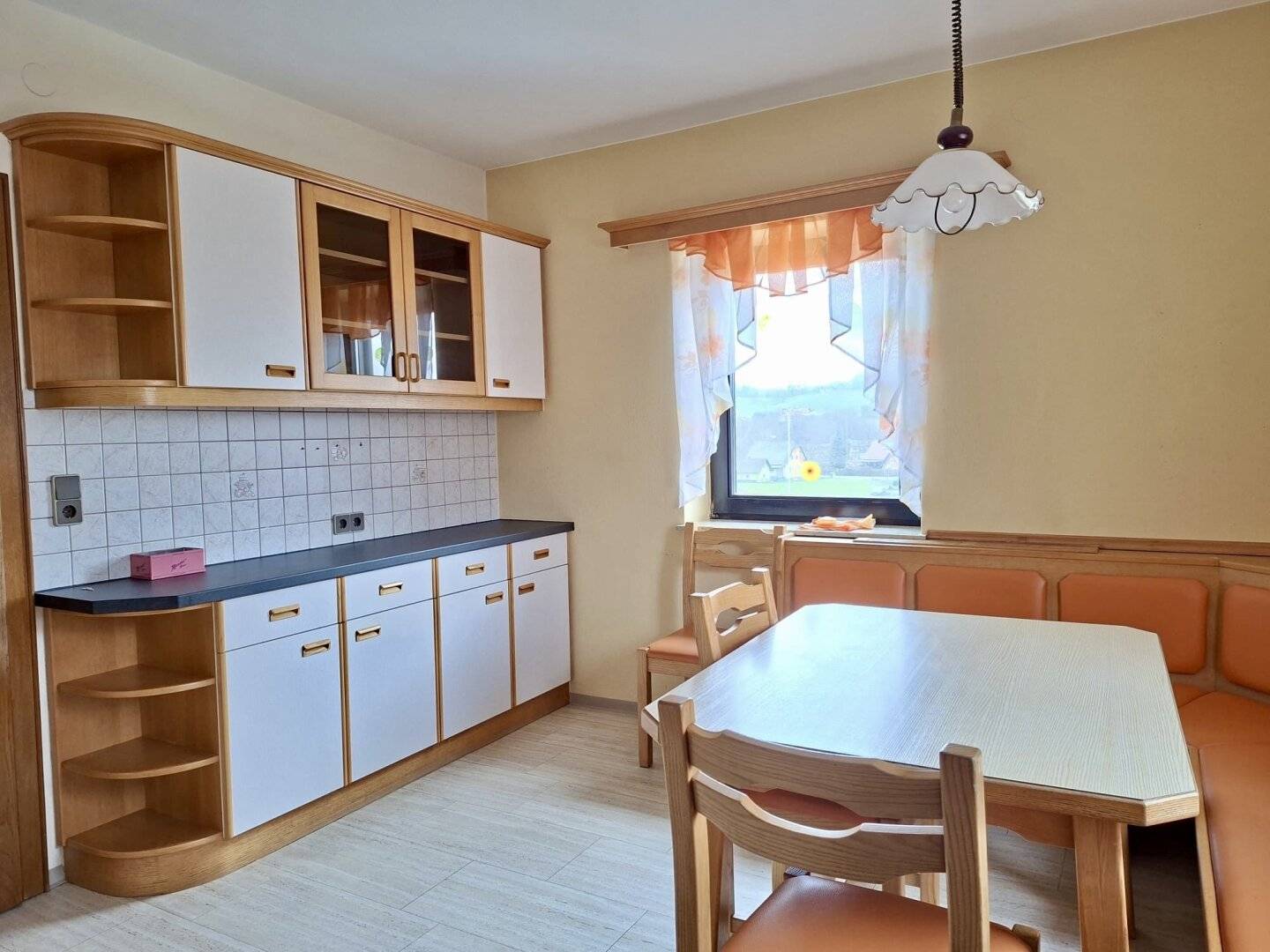 Viel Platz, viele Möglichkeiten: Ein- oder Zweifamilienhaus mit großem Garten & 3-fach Carport in guter südweststeirischer-Lage. PREISÄNDERUNG