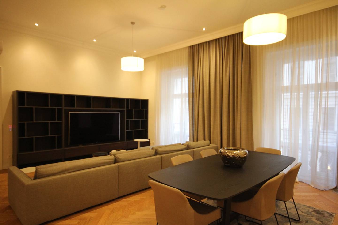 Exklusive 2 Zimmer Wohnung im 1. Bezirk mit Pool, Spa und Fitness