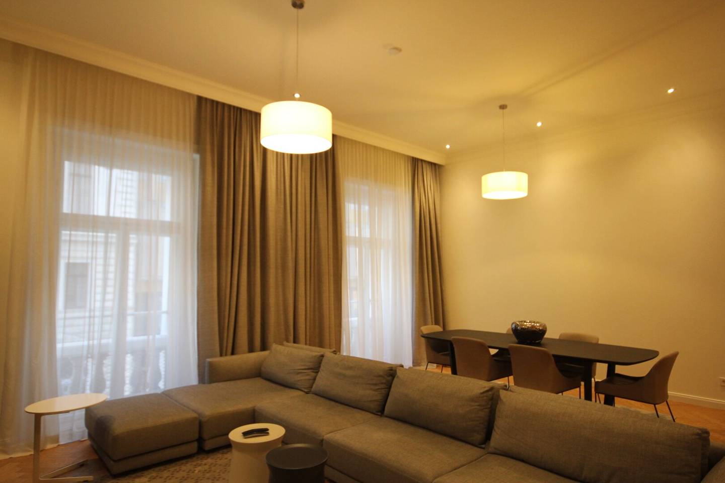 Exklusive 2 Zimmer Wohnung im 1. Bezirk mit Pool, Spa und Fitness