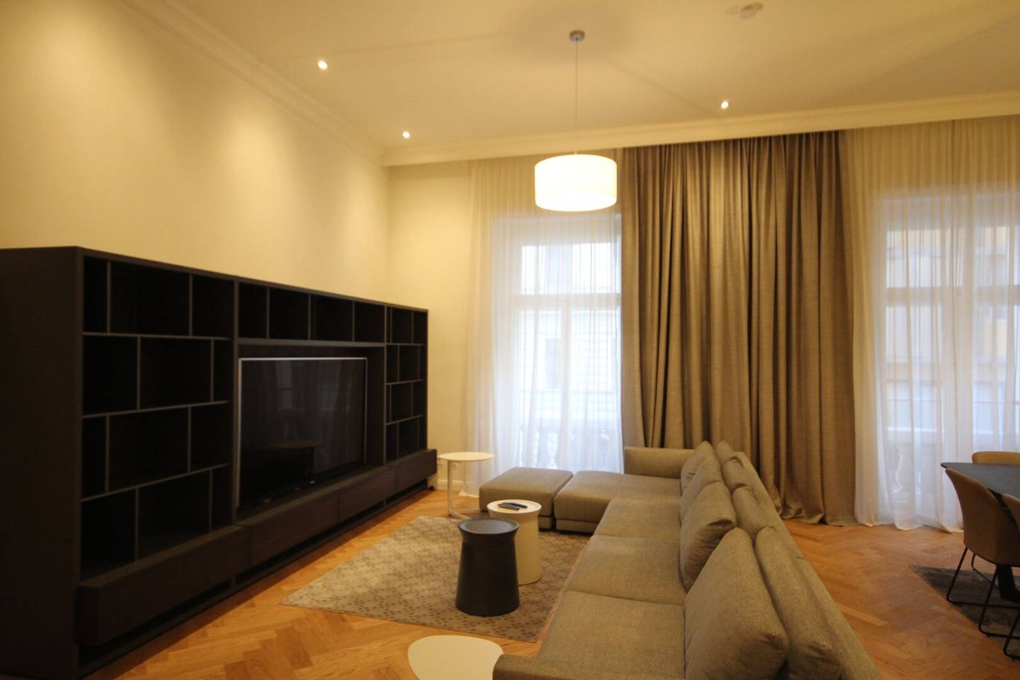 Exklusive 2 Zimmer Wohnung im 1. Bezirk mit Pool, Spa und Fitness