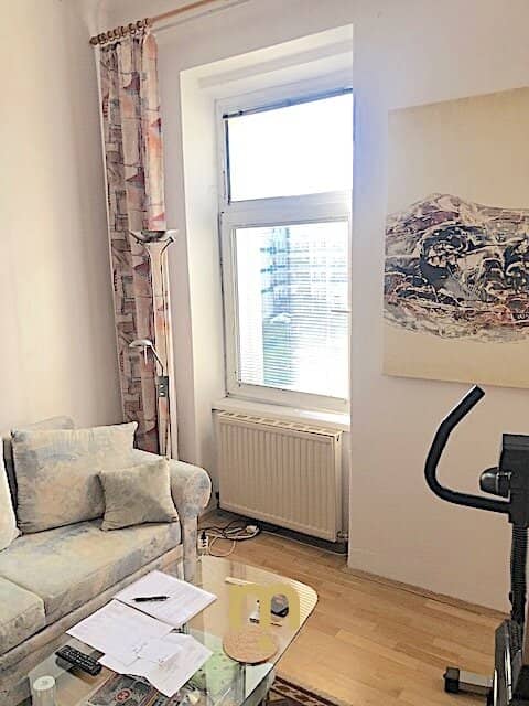 Nette 2 Zimmerwohnung, leicht sanierungsbedürftig, derzeit vermietet kann binnen 3 Monaten frei gemacht werden.