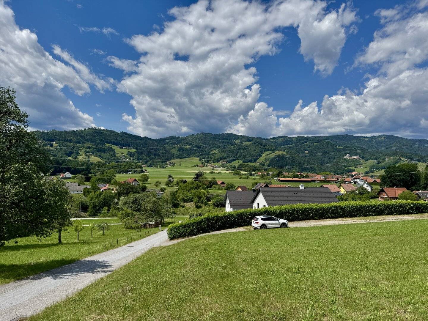 Baugrundstück mit Weitblick nahe Deutschlandsberg. Ihr Platz für ein besonderes Neubauprojekt.  Ein Grundstück mit Aussicht, Potenzial und Stadtnähe.