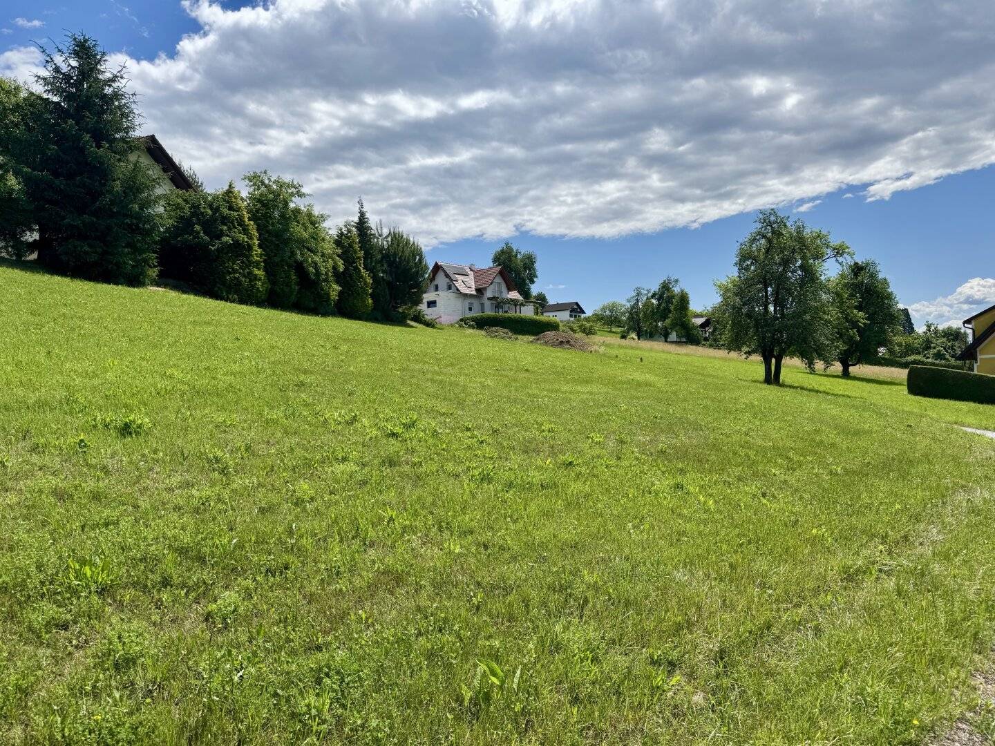 Baugrundstück mit Weitblick nahe Deutschlandsberg. Ihr Platz für ein besonderes Neubauprojekt.  Ein Grundstück mit Aussicht, Potenzial und Stadtnähe.
