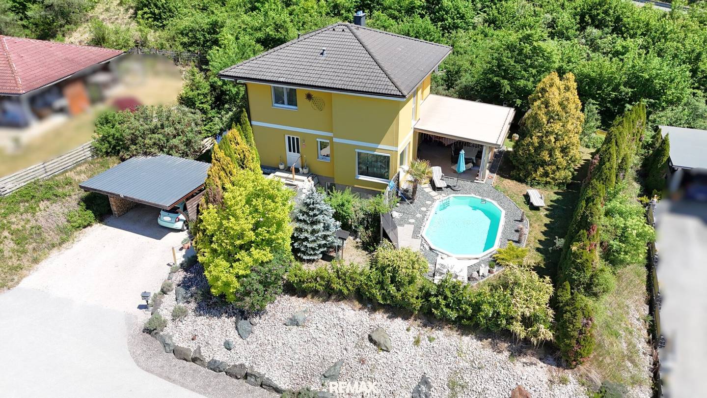 Energieeffizientes Einfamilienhaus in erhöhter Aussichtslage mit Pool