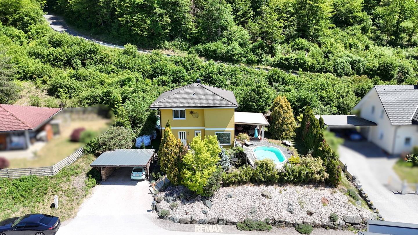 Energieeffizientes Einfamilienhaus in erhöhter Aussichtslage mit Pool