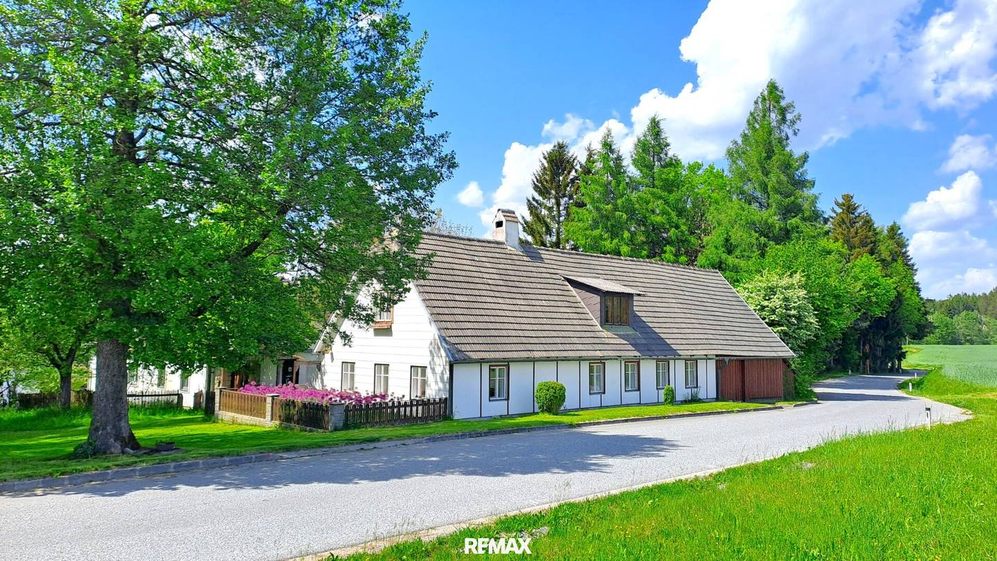Waldviertler Landhaus aus 1898 mit landwirtschaftlichen Grundstücken und eigenen Wasserquellen